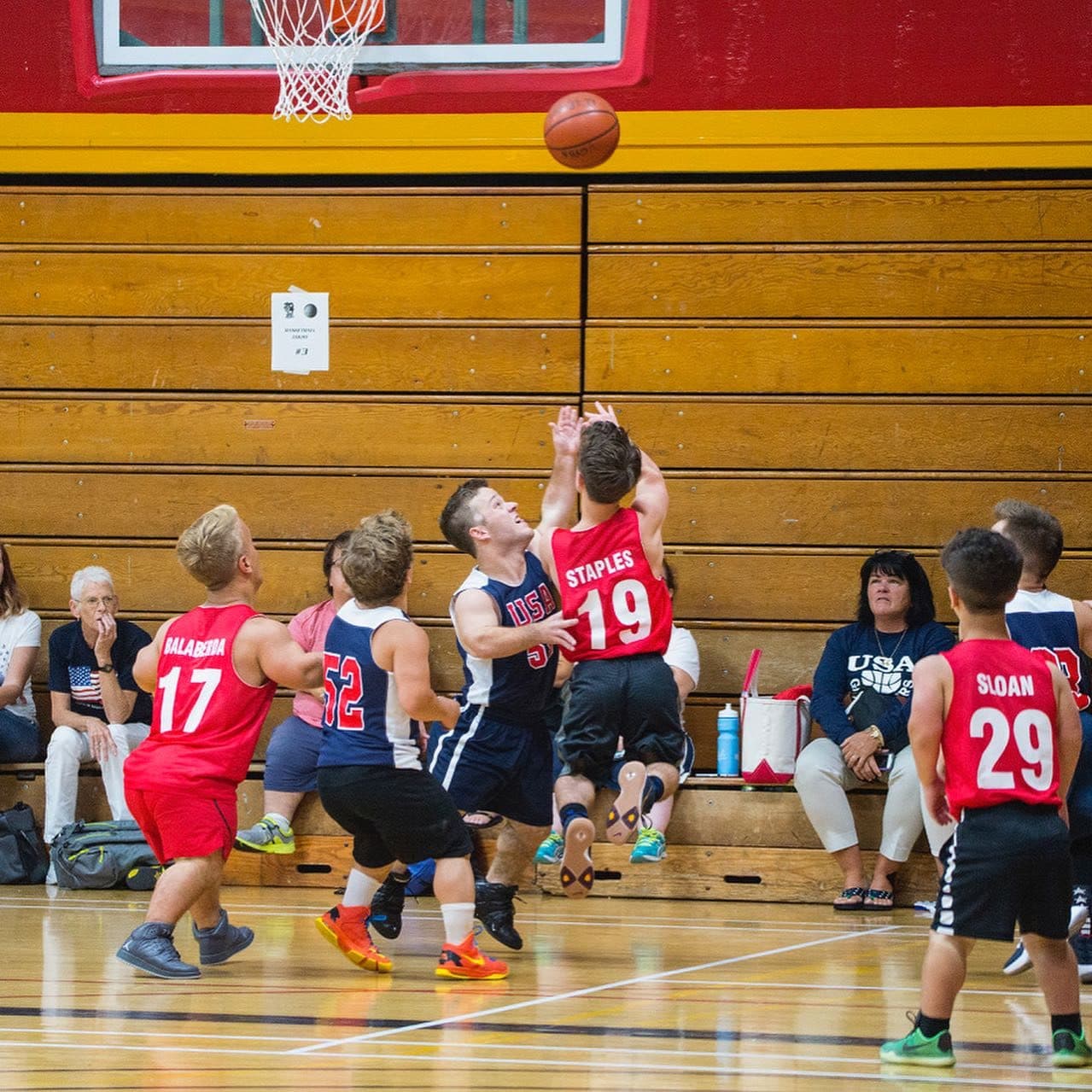 World Dwarf Games athletes playing basketball
